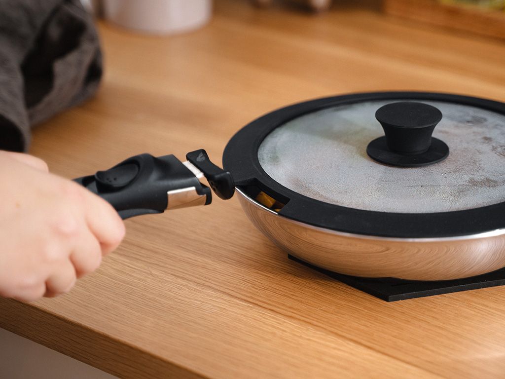 BLANDAD STEKPANNA MED AVTAGBART HANDTAG – 5-DELAT SET - 3