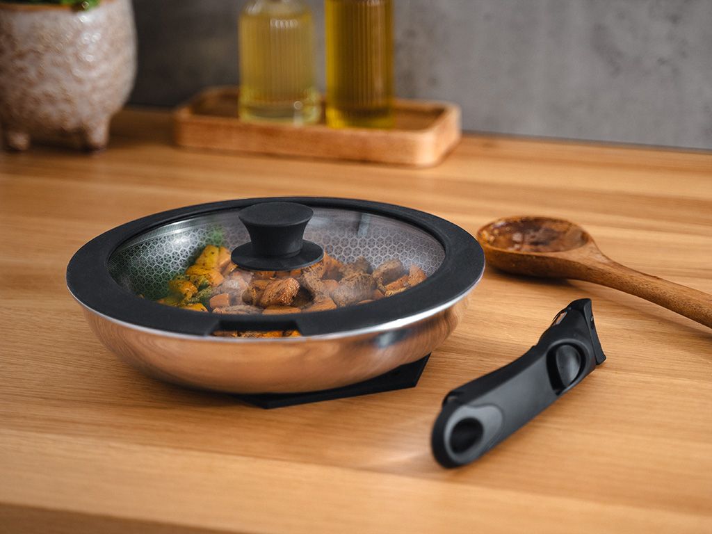 BLANDAD STEKPANNA MED AVTAGBART HANDTAG – 5-DELAT SET - 6